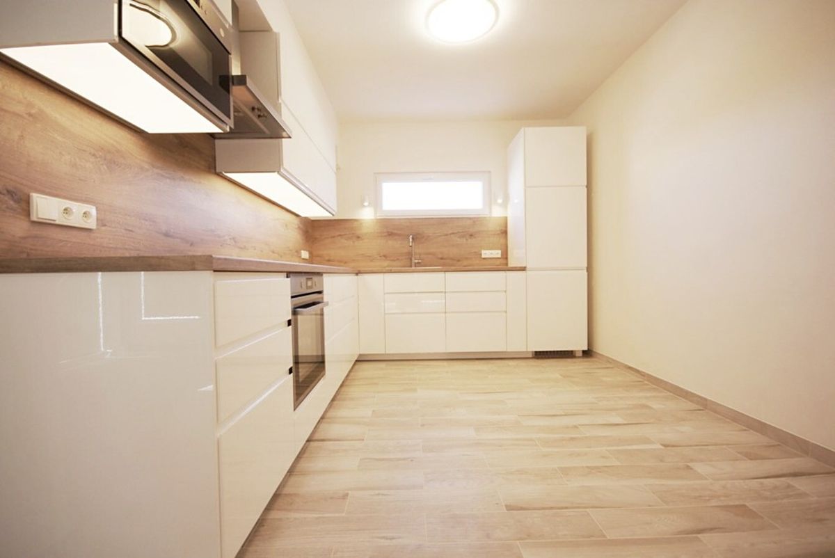 Pronájem rodinného domu 80 m², pozemek 60 m² – fotografie 2
