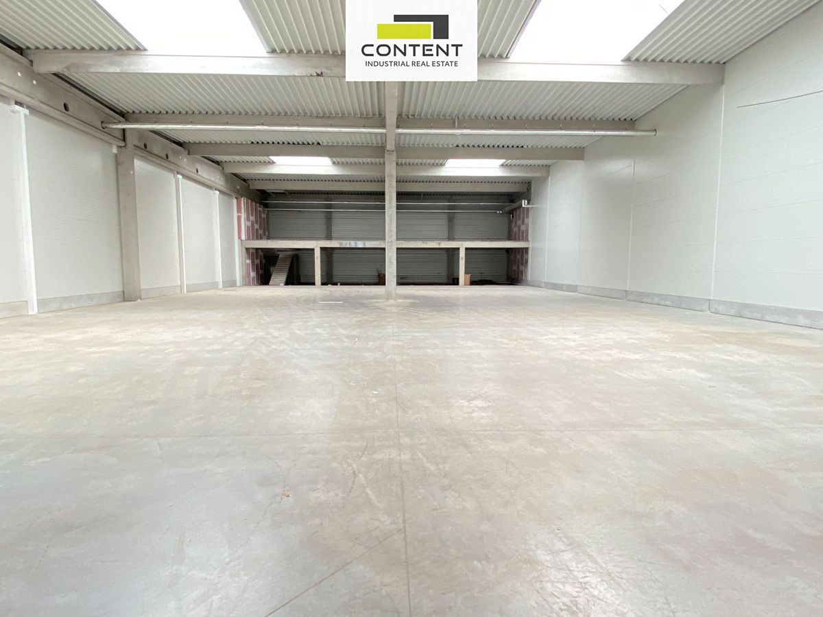 Pronájem skladového prostoru 900 m²