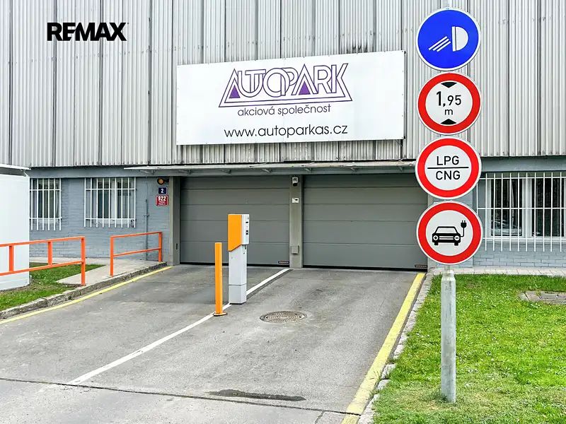 Prodej garážového stání 12 m², Praha – náhled fotky 2