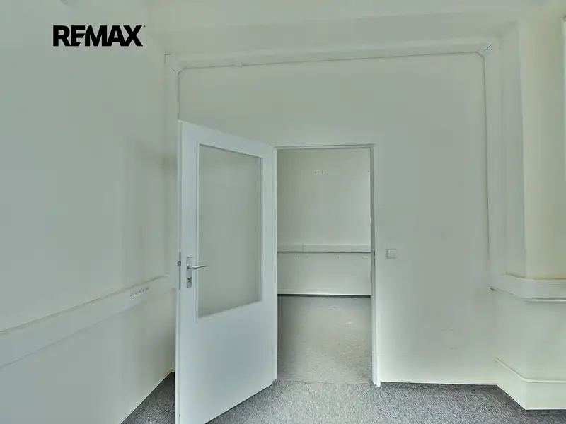 Pronájem kanceláře 36 m², Hradec Králové – náhled fotky 3