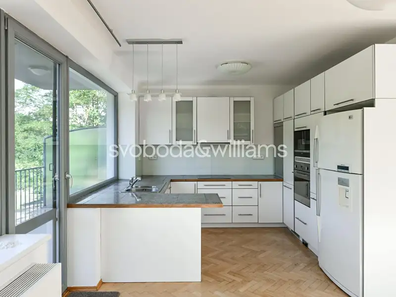 Pronájem rodinného domu 230 m², pozemek 578 m², Praha – náhled fotky 2