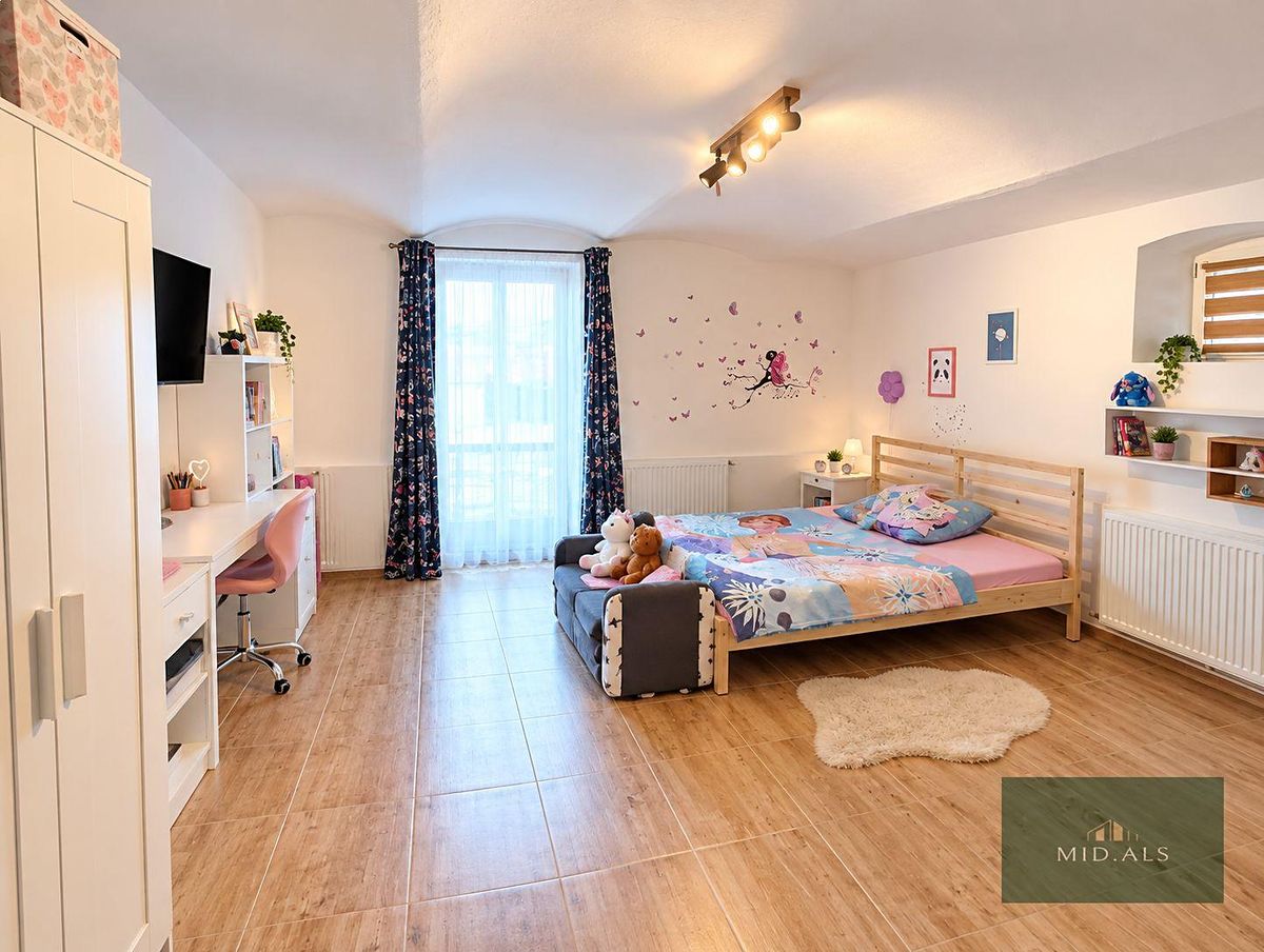 Pronájem rodinného domu 200 m², pozemek 1301 m²