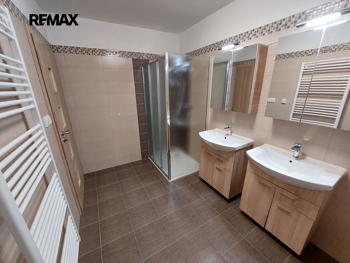 Pronájem bytu 5+kk 148 m² – fotografie 2