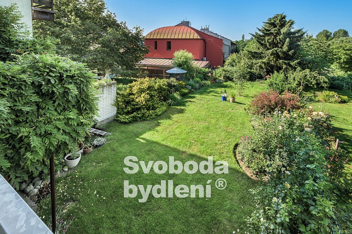 Prodej rodinného domu 222 m², pozemek 344 m² – fotografie 2