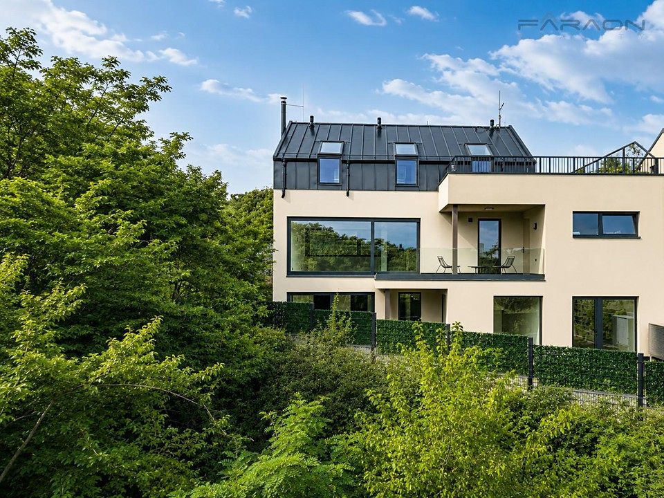 Prodej rodinného domu 304 m², pozemek 362 m²