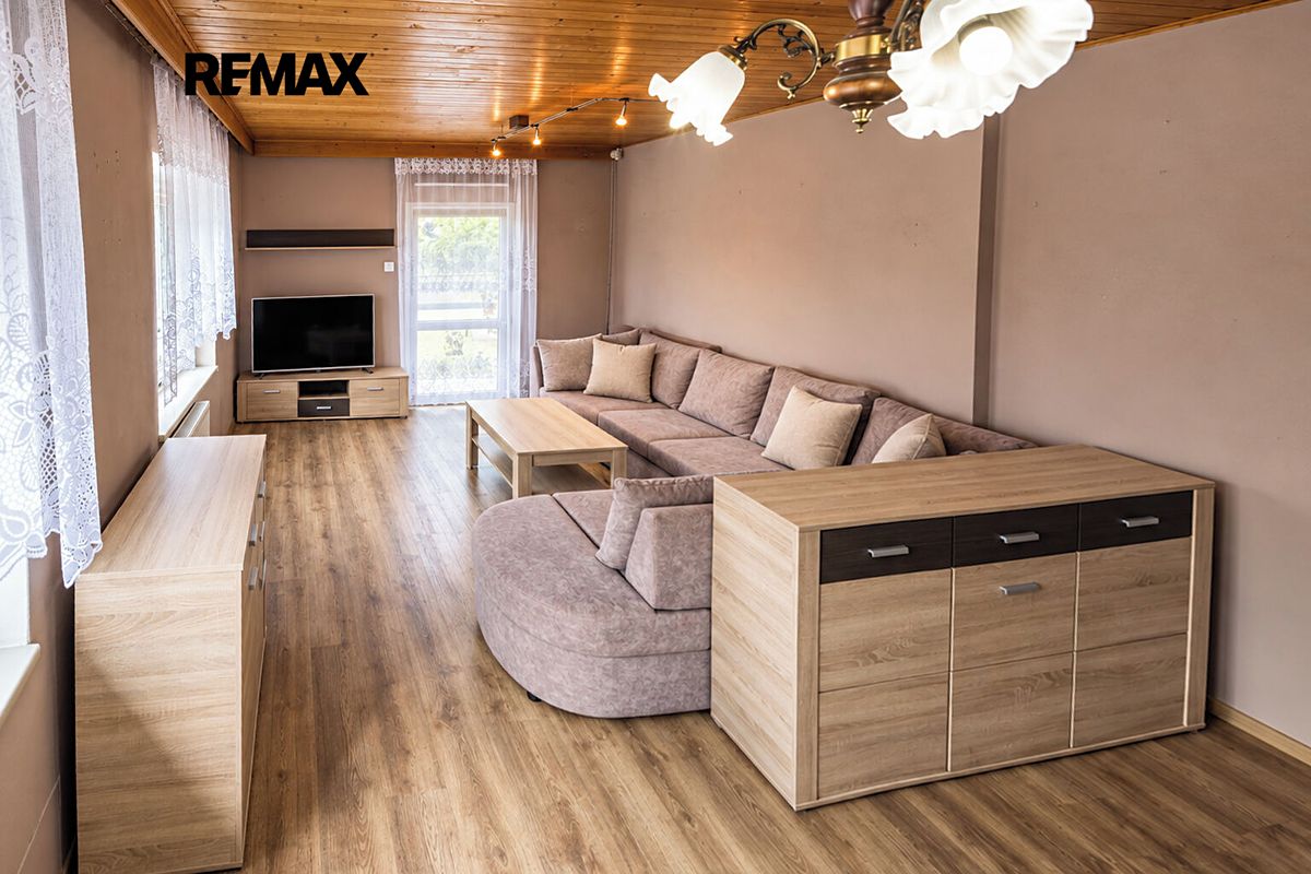 Prodej rodinného domu 290 m², pozemek 877 m² – fotografie 4