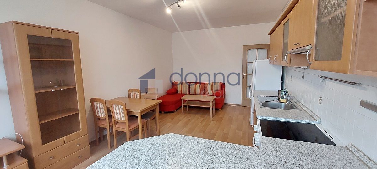 Pronájem bytu 2+kk 40 m² – fotografie 2