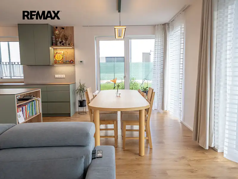 Pronájem rodinného domu 161 m², pozemek 403 m², Praha – náhled fotky 2