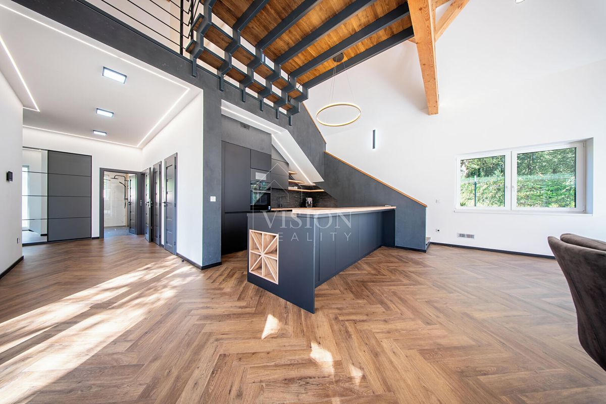 Prodej rodinného domu 272 m², pozemek 1091 m² – fotografie 3