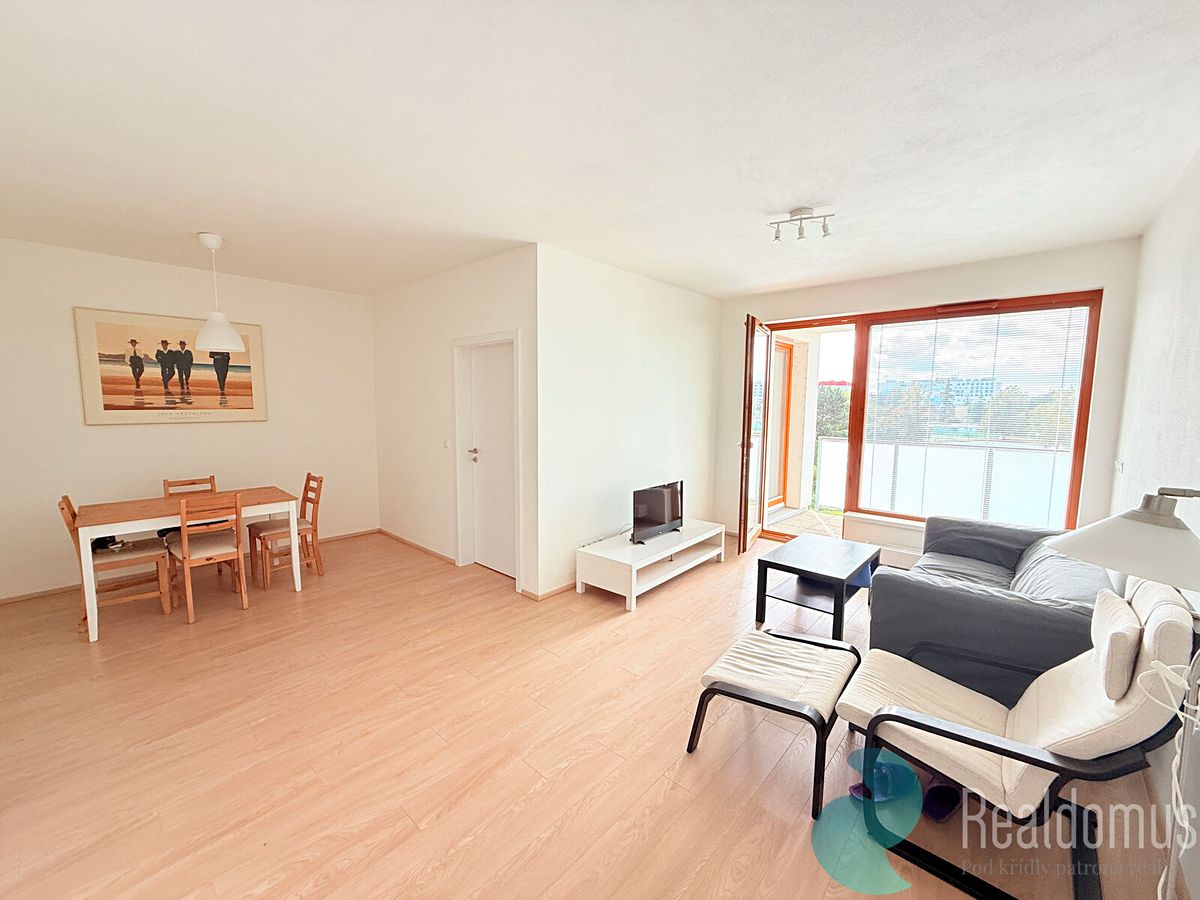 Pronájem bytu 2+kk 57 m² – fotografie 3