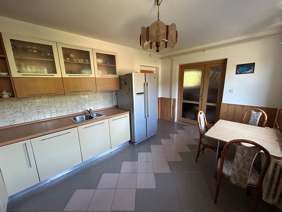 Prodej rodinného domu 206 m², pozemek 1730 m² – fotografie 5