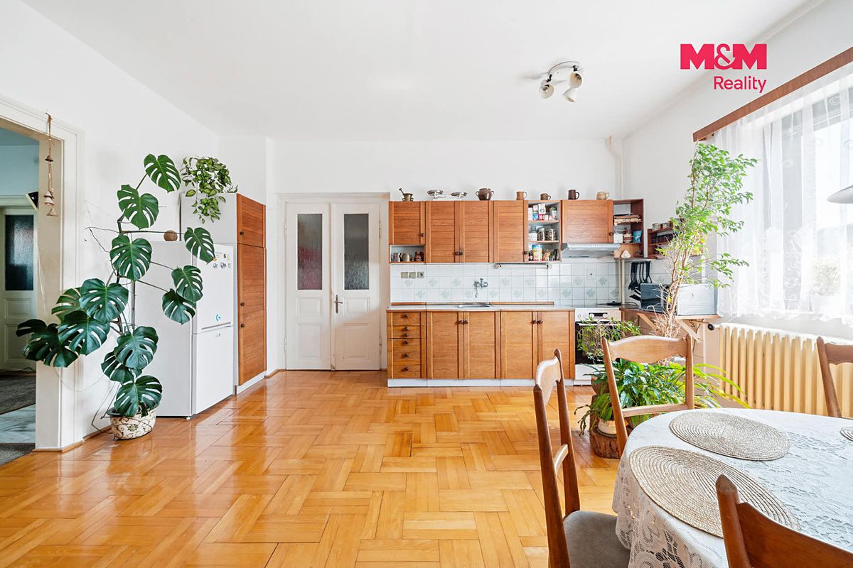 Prodej rodinného domu 200 m², pozemek 1149 m² – fotografie 4