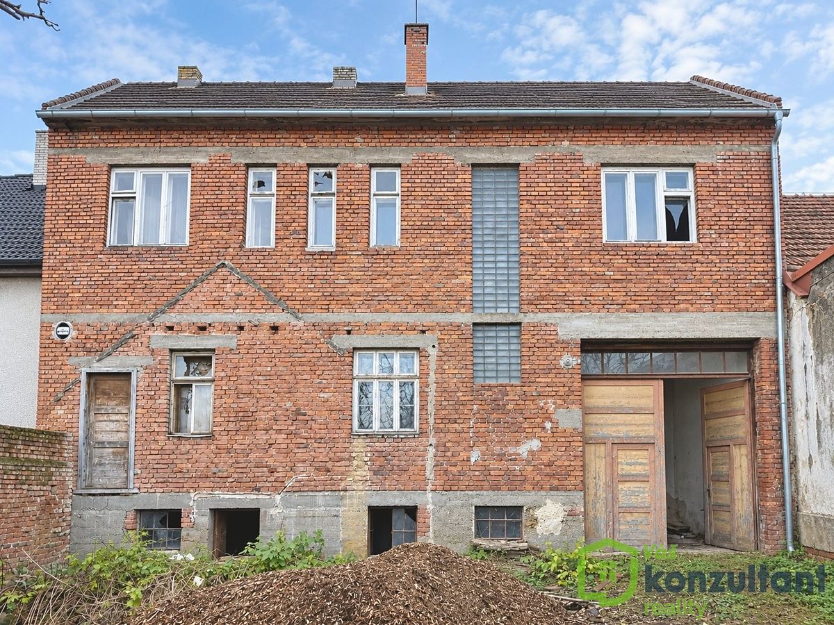 Prodej rodinného domu 205 m², pozemek 1350 m² – fotografie 4