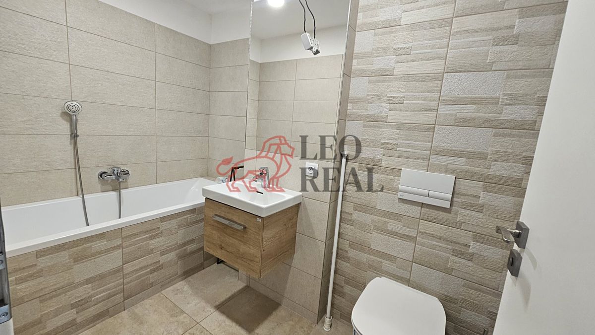 Pronájem bytu 2+kk 40 m² – fotografie 2
