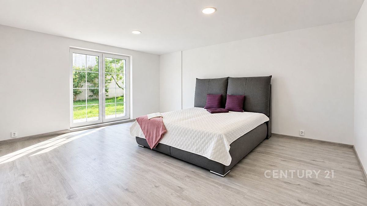 Pronájem rodinného domu 150 m², pozemek 650 m² – fotografie 3