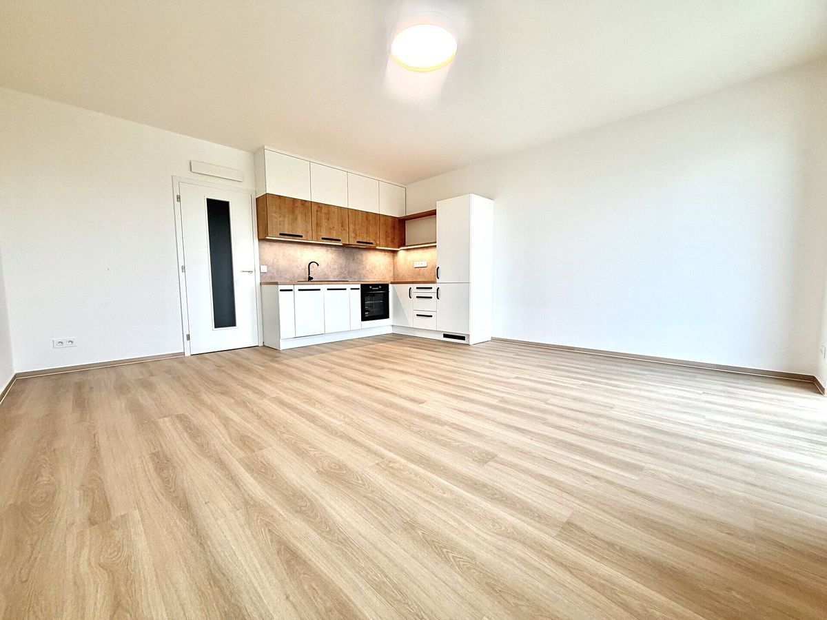 Pronájem bytu 1+kk 35 m² – fotografie 3