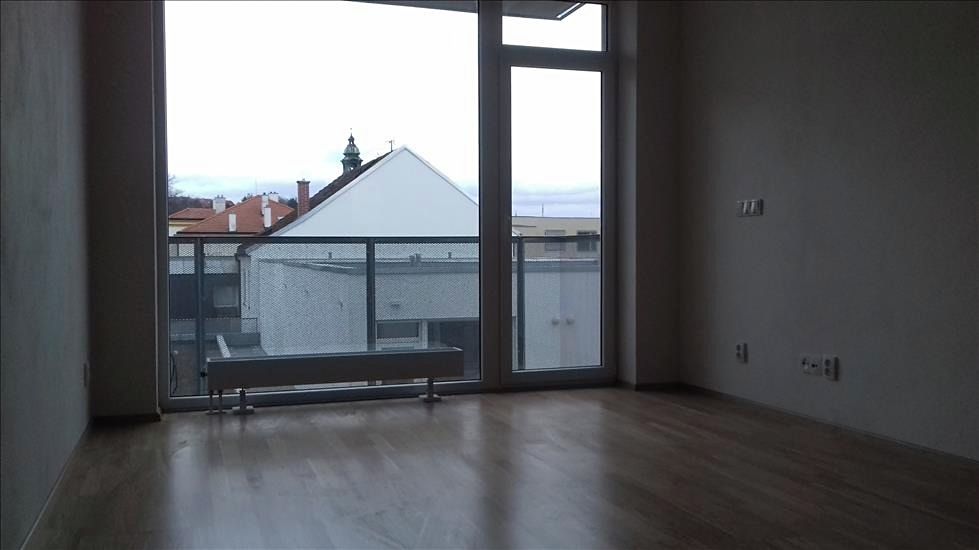 Pronájem bytu 1+kk 34 m² – fotografie 2