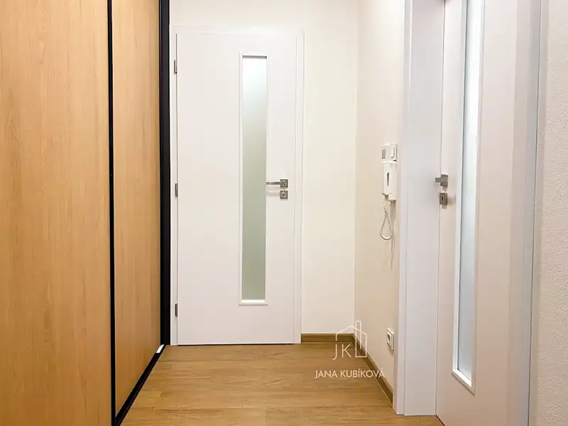 Pronájem bytu 1+kk 30 m², Kyjov – náhled fotky 3