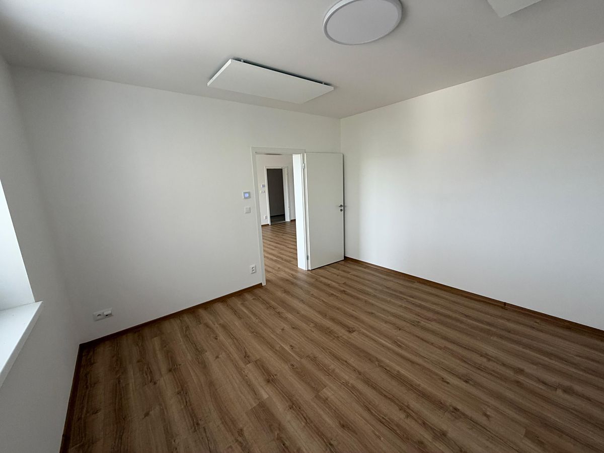 Pronájem bytu 4+kk 86 m² – fotografie 5