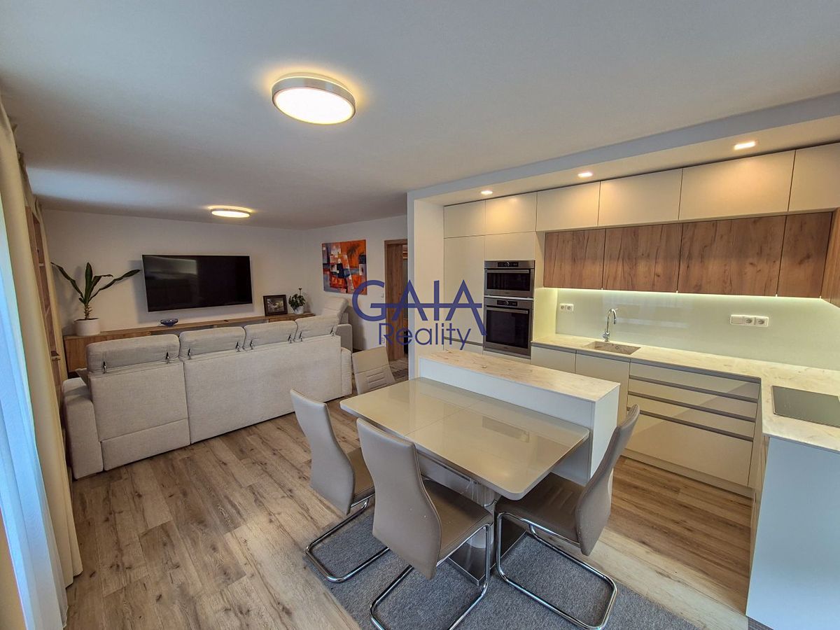 Prodej rodinného domu 222 m², pozemek 631 m² – fotografie 3