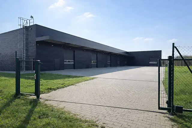 Pronájem skladového prostoru 921 m², Býkev – náhled fotky 1