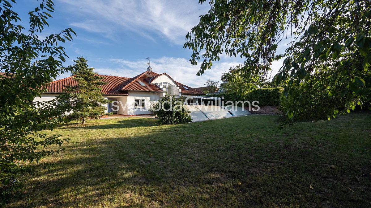 Prodej rodinného domu 380 m², pozemek 2567 m²