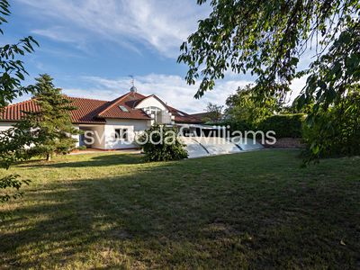 Prodej rodinného domu 380 m², pozemek 2567 m²