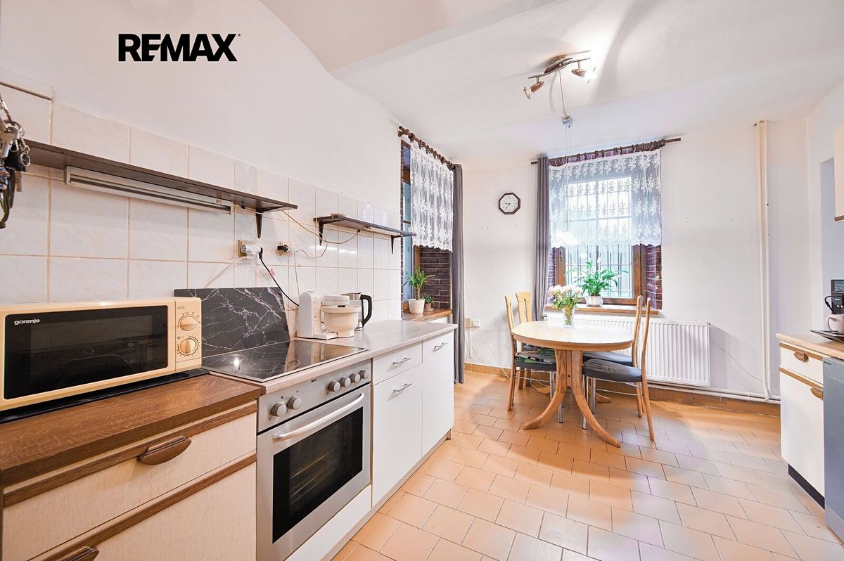 Prodej rodinného domu 320 m², pozemek 209 m²