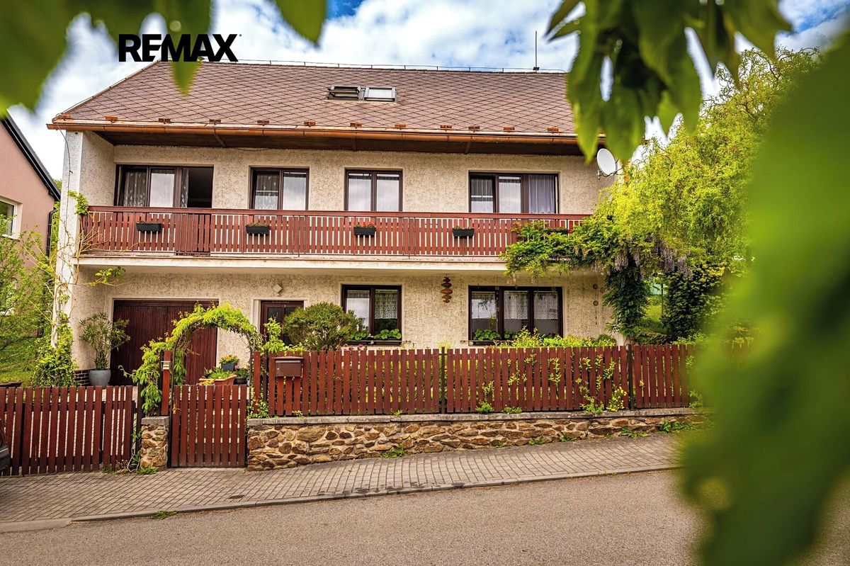 Prodej rodinného domu 306 m², pozemek 717 m²