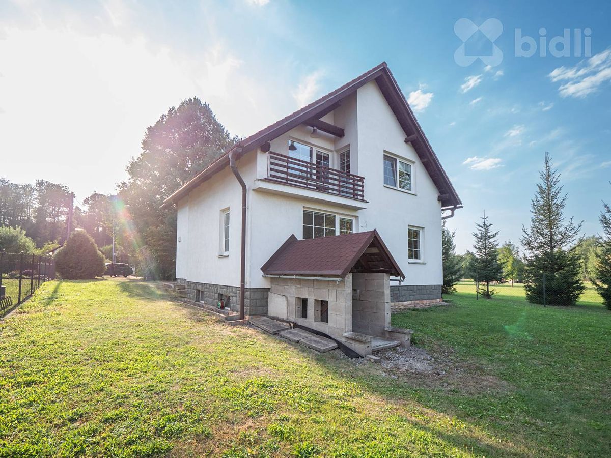 Prodej rodinného domu 200 m², pozemek 1350 m² – fotografie 3