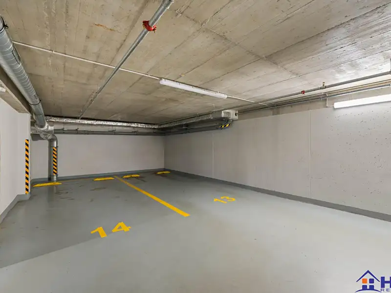 Prodej garážového stání 14 m², Praha – náhled fotky 1
