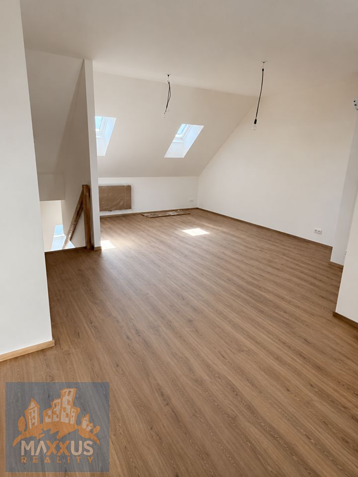 Pronájem bytu 4+kk 123 m² – fotografie 2