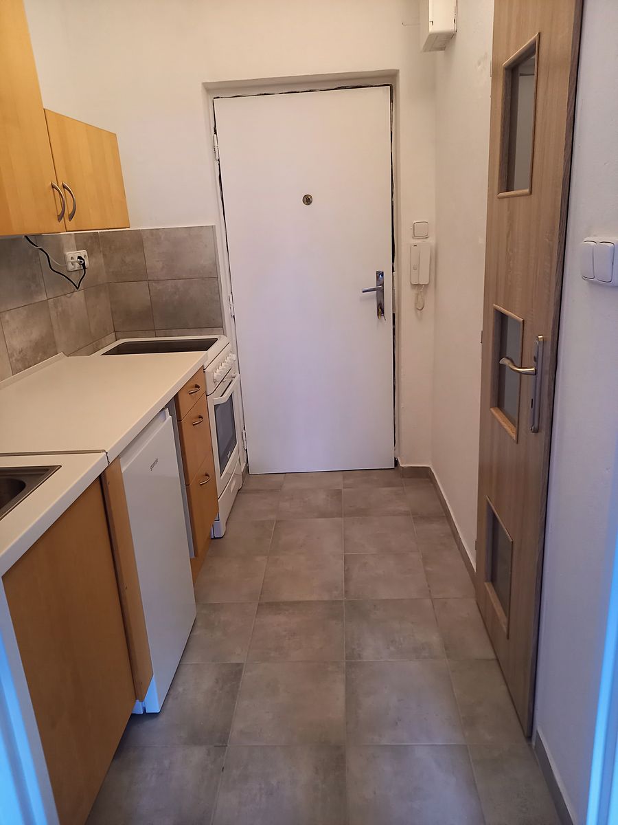 Pronájem bytu 1+kk 27 m² – fotografie 2