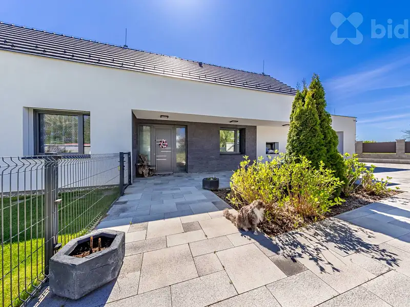Prodej rodinného domu 379 m², pozemek 1341 m², Horoměřice – náhled fotky 1