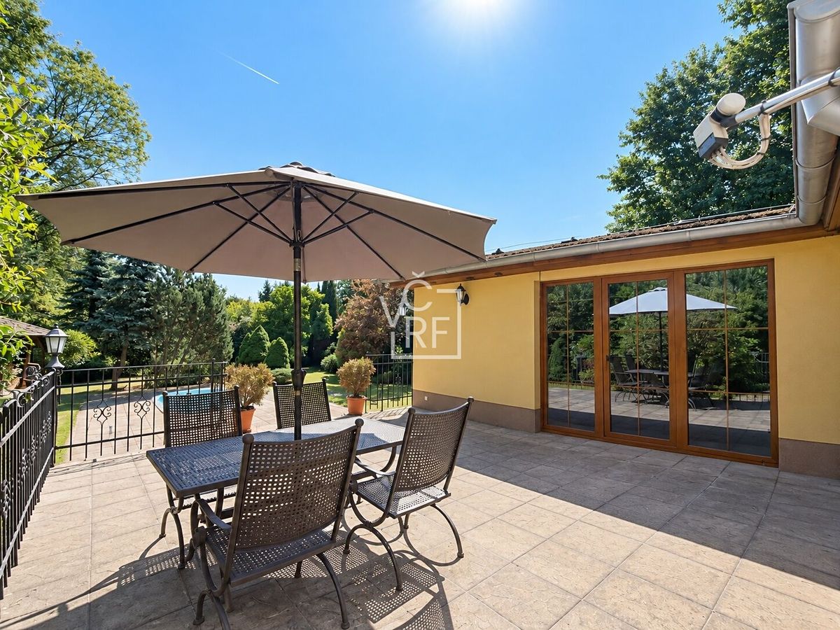 Prodej rodinného domu 260 m², pozemek 1754 m²