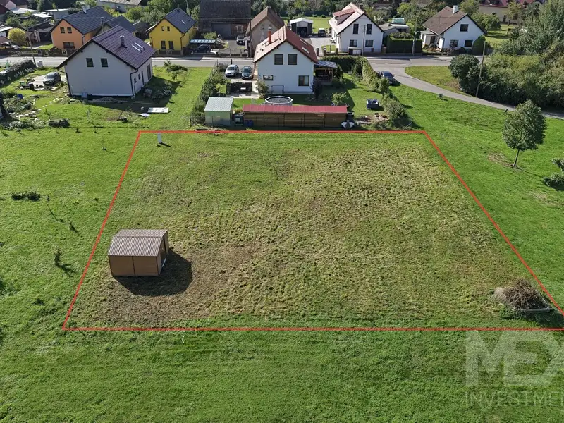 Prodej stavebního pozemku 999 m², Sadová – náhled fotky 1