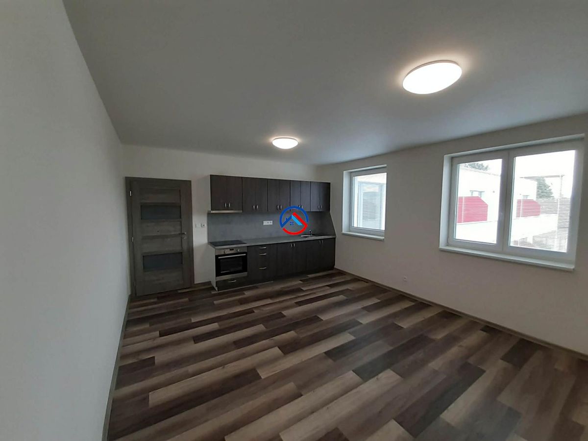 Pronájem bytu 1+kk 42 m² – fotografie 2