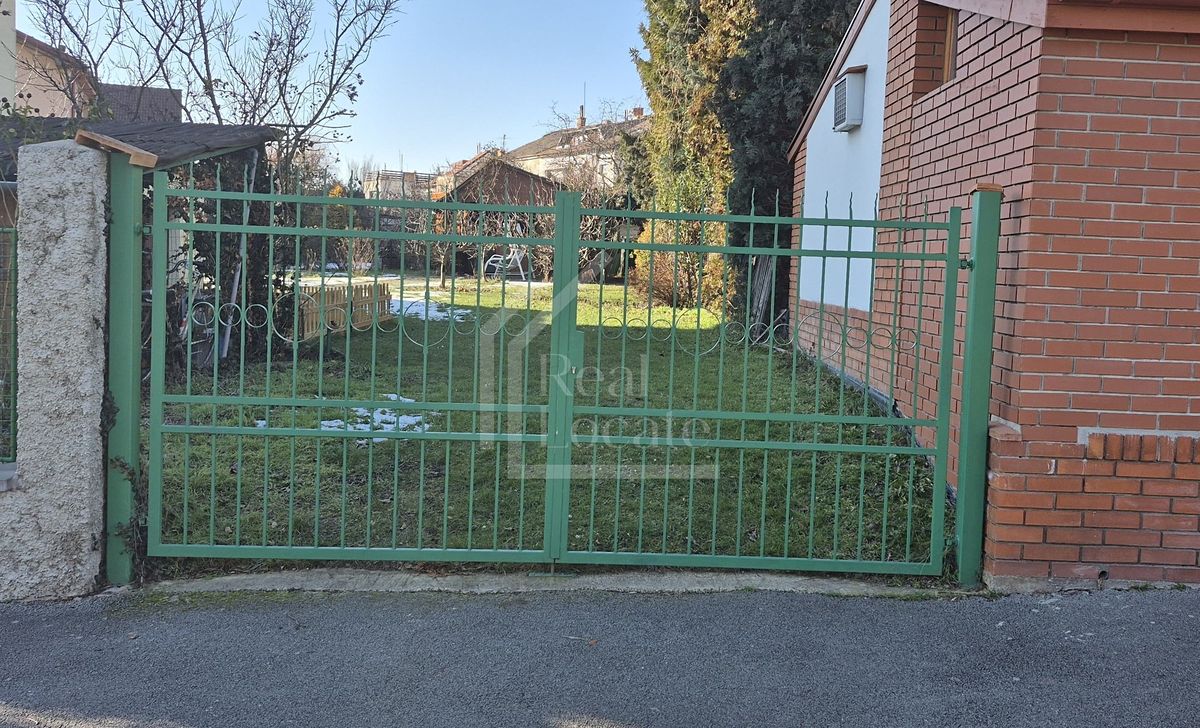 Pronájem garážového stání 5 m²