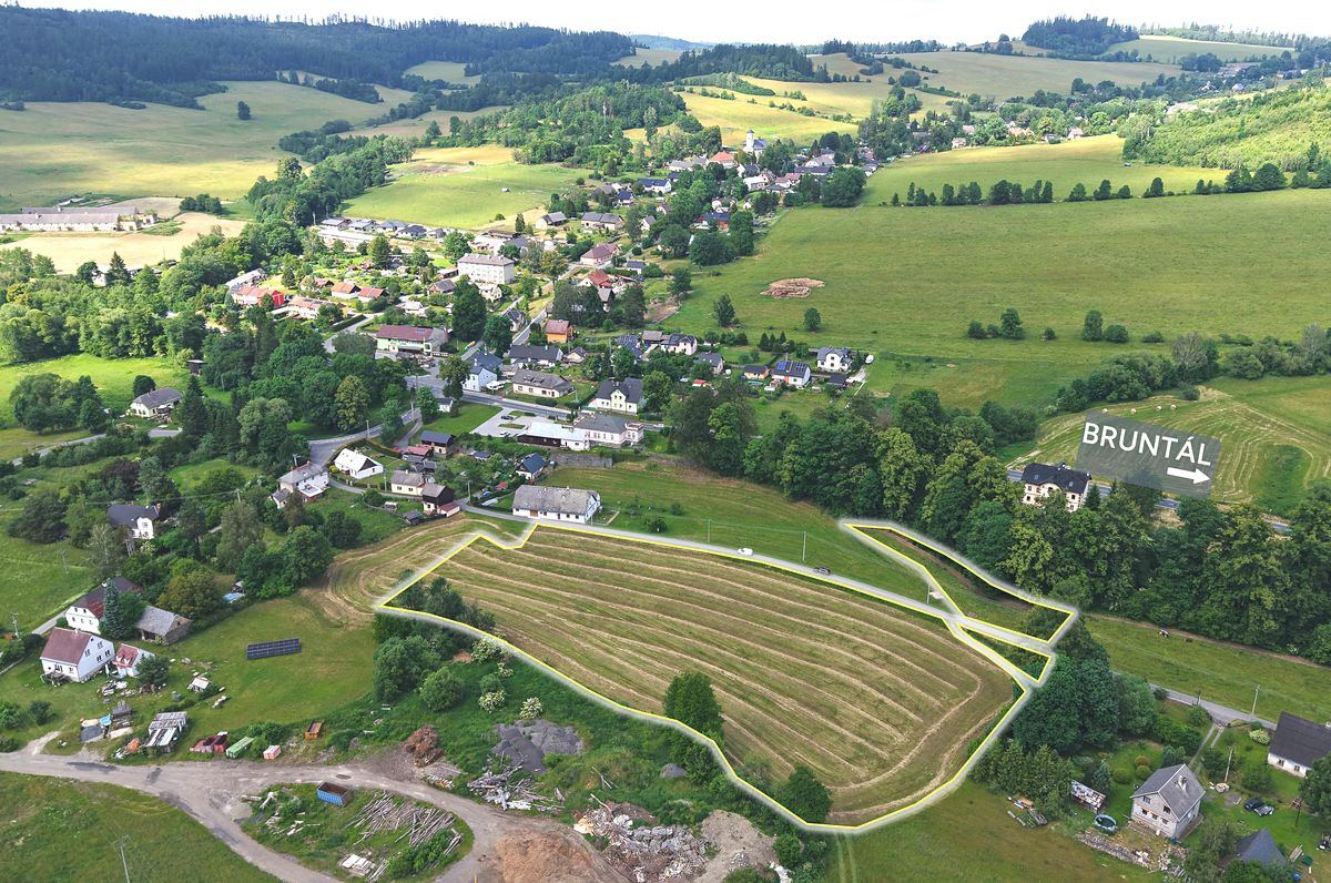 Prodej stavebního pozemku 13132 m² – fotografie 2