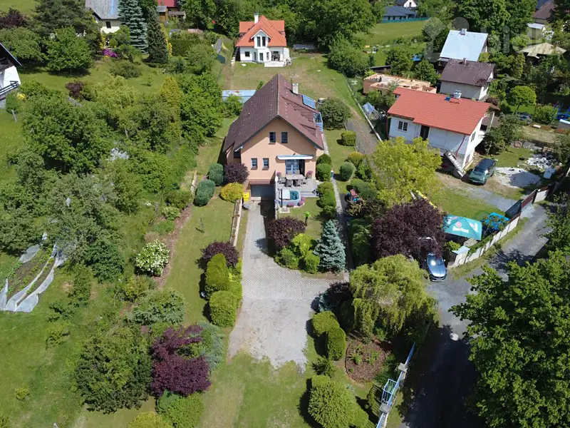 Prodej rodinného domu 214 m², pozemek 1285 m², Kamenice – náhled fotky 1