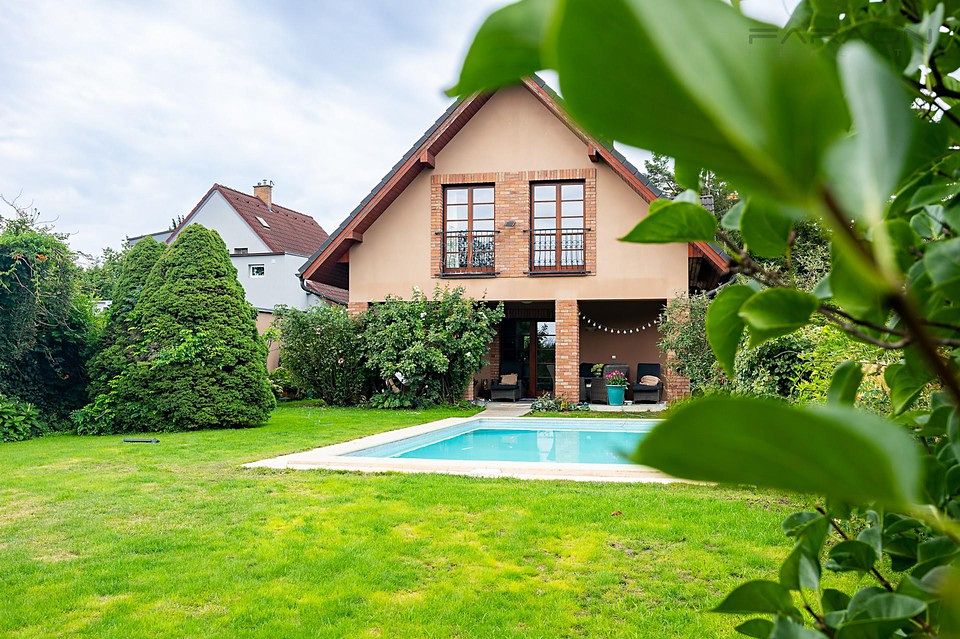 Prodej rodinného domu 287 m², pozemek 997 m²