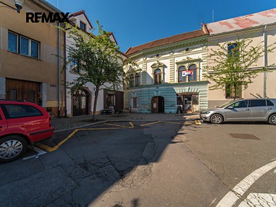 Haus zum Kauf, 292 m² (2 von 27)