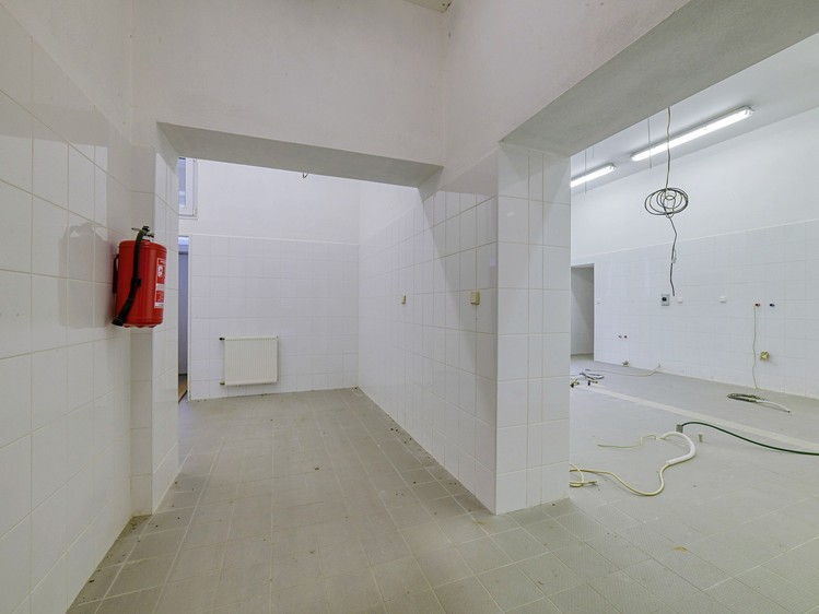 Комерційне приміщення на продаж, 899 м² (52 з 100)