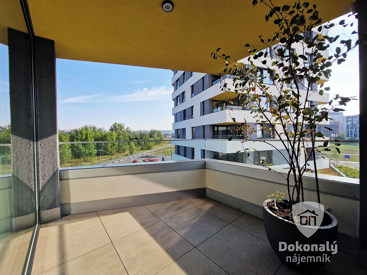 Pronájem bytu 2+kk 55 m² – fotografie 3