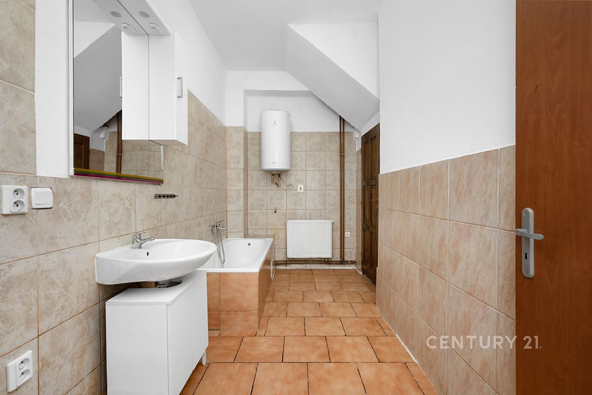 Prodej vícegeneračního domu 240 m², pozemek 240 m² – fotografie 3