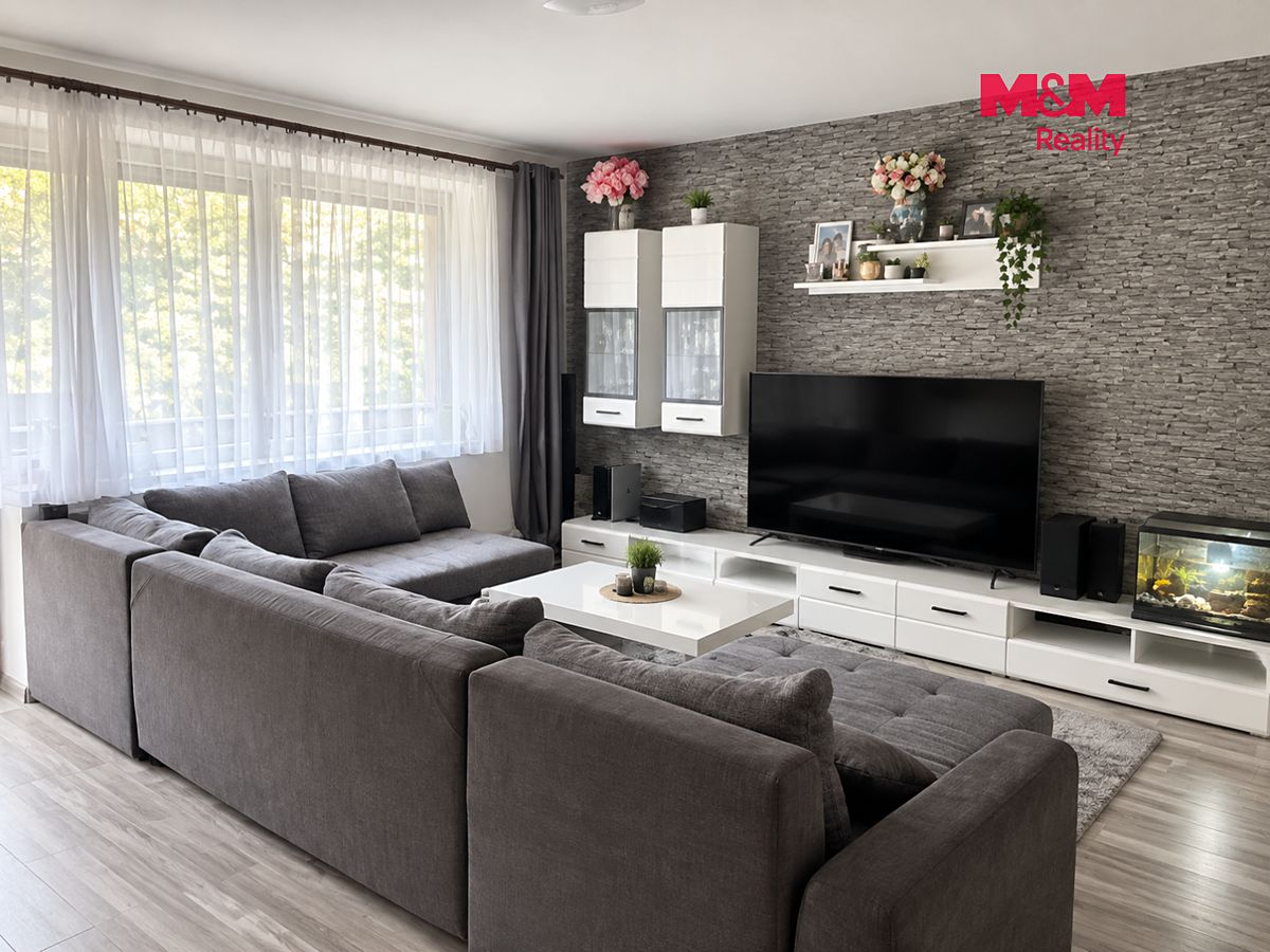 Prodej rodinného domu 190 m², pozemek 680 m² – fotografie 2