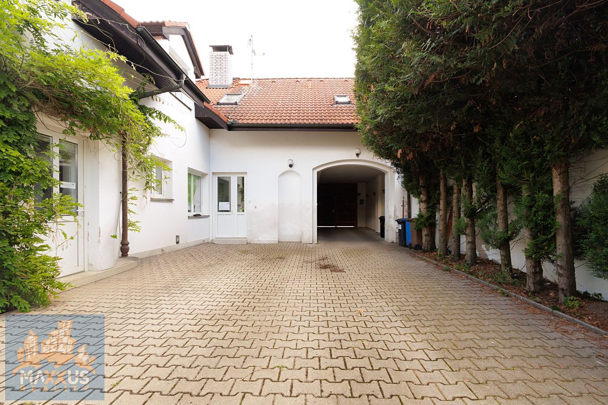 Pronájem kanceláře 300 m² – fotografie 3