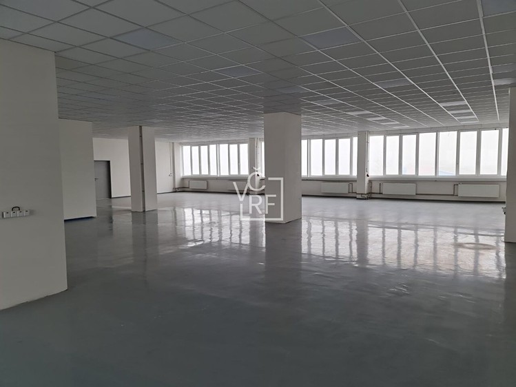 Комерційне приміщення в оренду, 2 400 м² (2 з 17)