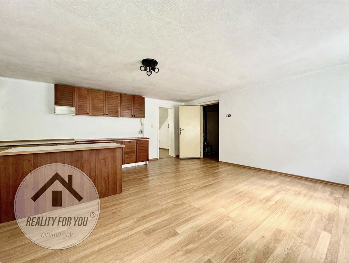 Prodej rodinného domu 220 m², pozemek 529 m² – fotografie 3