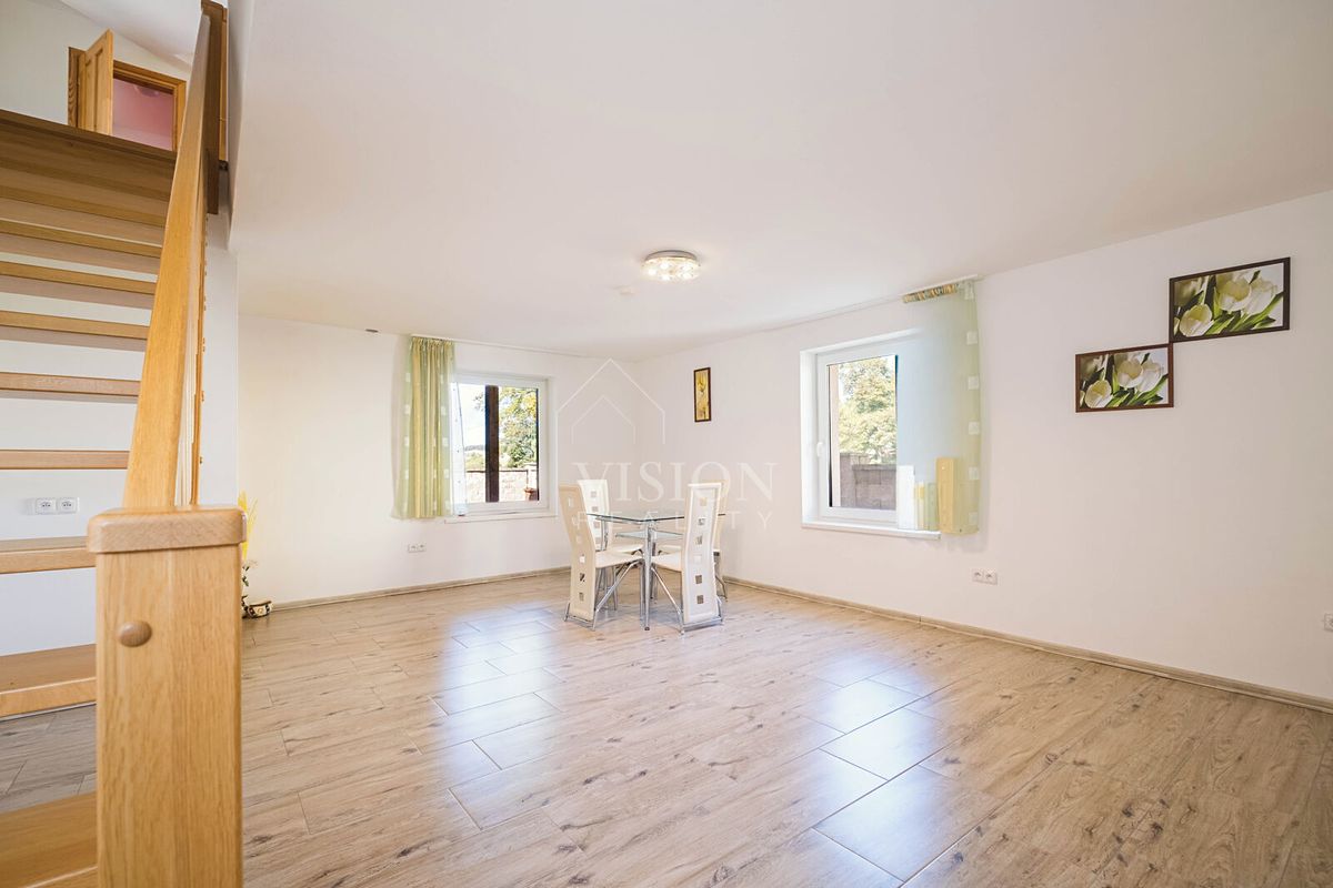 Prodej rodinného domu 238 m², pozemek 811 m² – fotografie 3